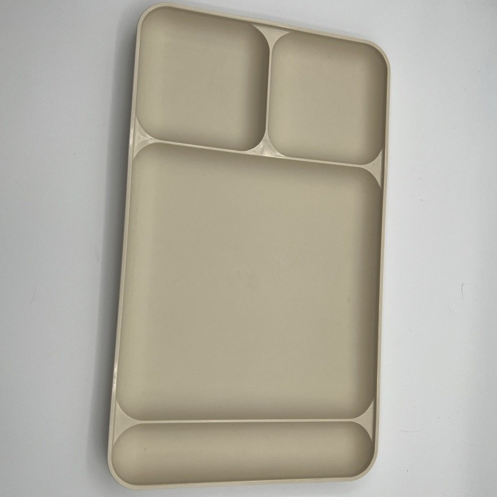 TUPPERWARE #1535 DIVIDED DINING TRAY STACKING Picnic Camping RV Potluck TV Porch